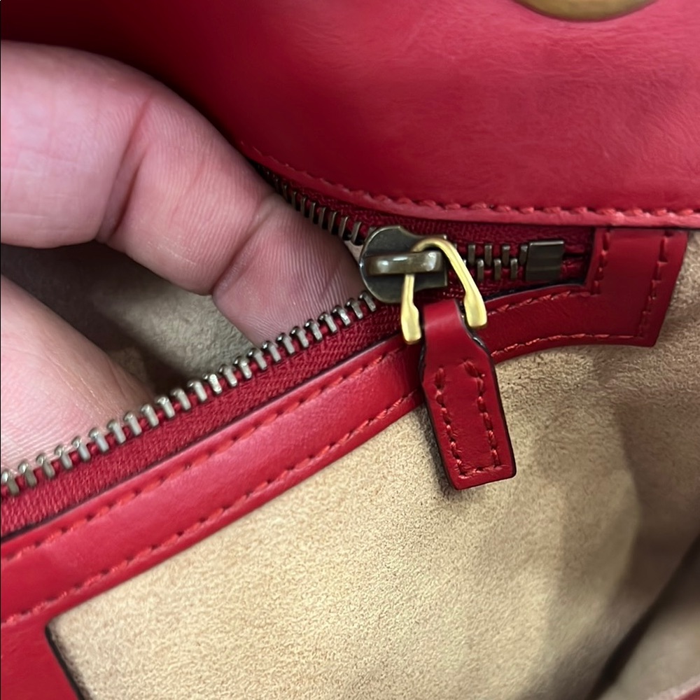 Gucci Red GG Marmont Chevron Shoulder Bag - Picture 10 of 11